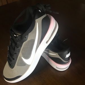 Nike shoes 7.5